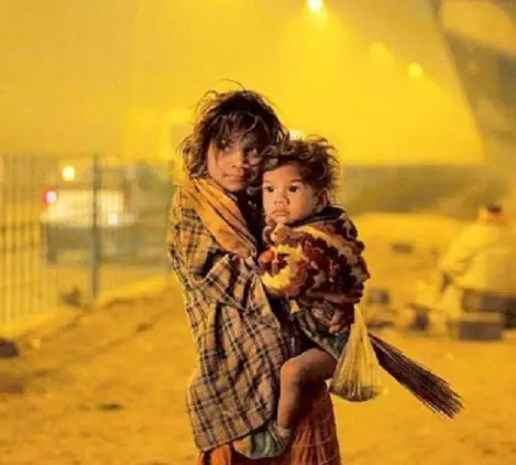 শীতার্ত মানুষের পাশে দাঁড়াই  সাহায্যের হাত বাড়িয়ে