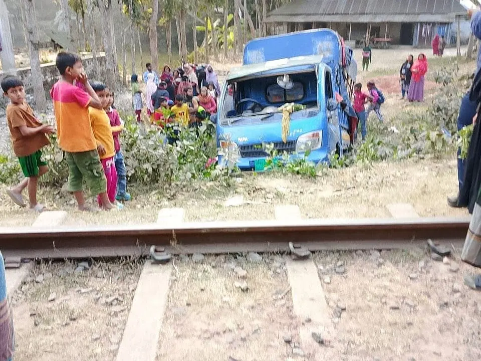 ট্রেনের সাথে ধাক্কা